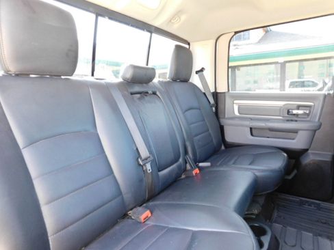 Used 2018 RAM 1500 SLT image 19