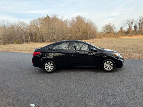 Used 2016 Hyundai Accent SE image 11