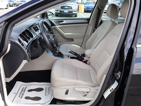 Used 2016 Volkswagen Golf SE image 13