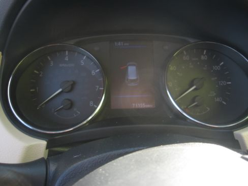 Used 2020 Nissan Rogue SV image 10