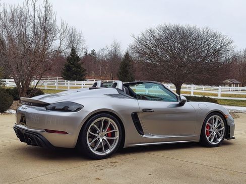 Used 2020 Porsche 718 Boxster Spyder RWD image 24