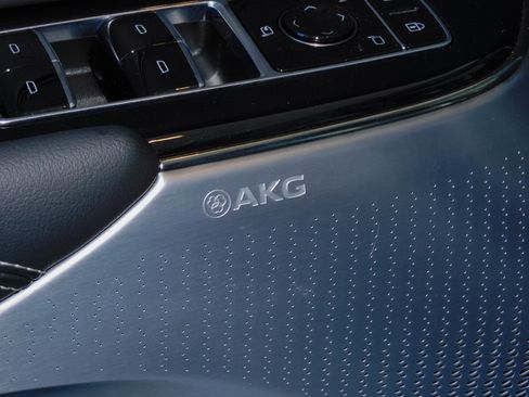 Used 2024 Cadillac Lyriq Luxury image 23