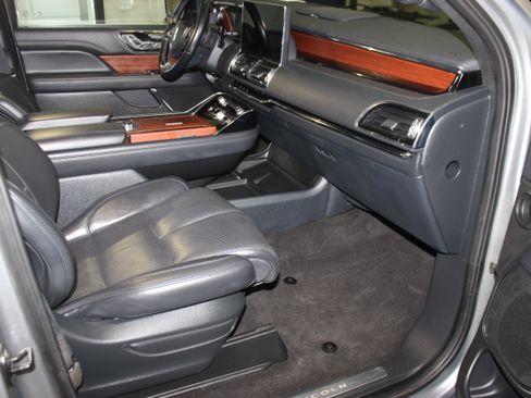 Used 2023 Lincoln Navigator Reserve Sport Utility 4D image 16