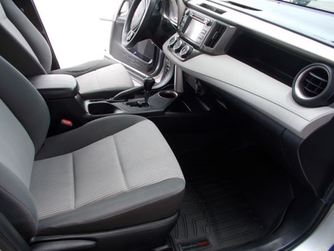 Used 2013 Toyota RAV4 AWD LE image 24