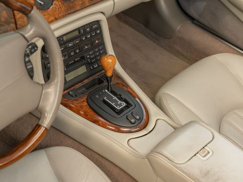 Used 2001 Jaguar XK8 Convertible RWD image 52