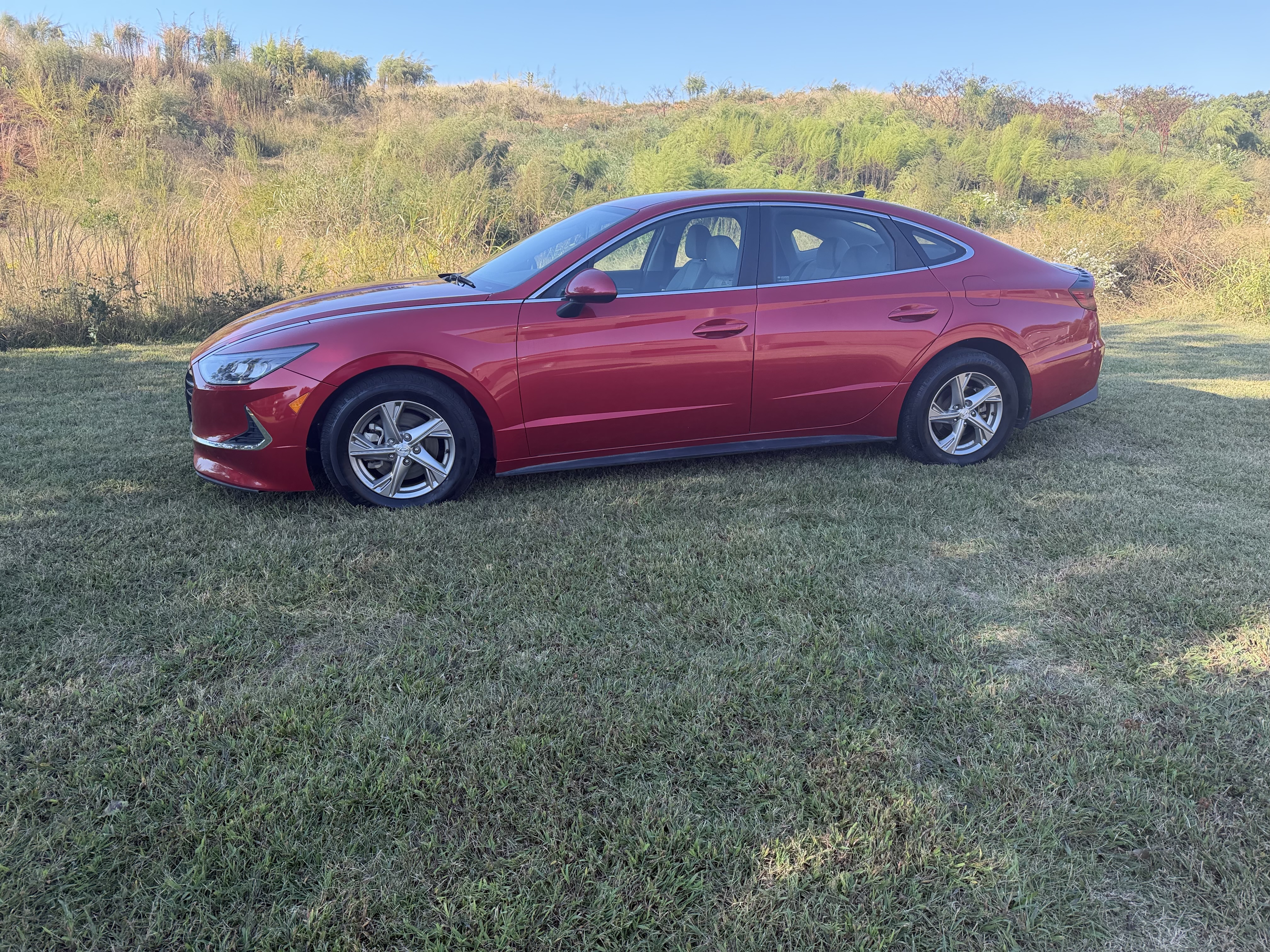 Used 2021 Hyundai Sonata SE FWD image 2