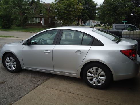 Used 2013 Chevrolet Cruze LS FWD image 6
