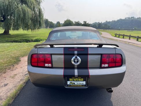 Used 2005 Ford Mustang Premium image 34