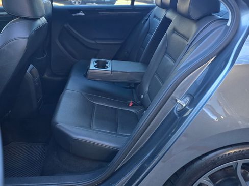 Used 2017 Volkswagen Jetta SE image 17