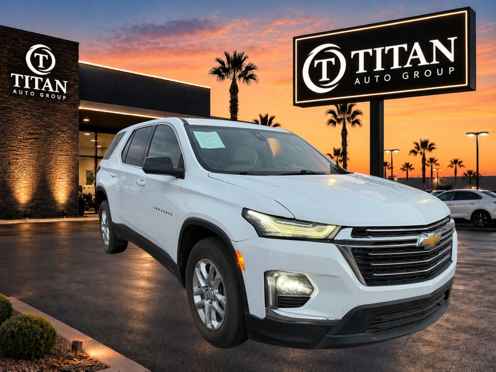 Used 2022 Chevrolet Traverse AWD LS image 1