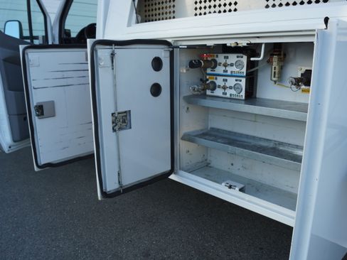 Used 2016 Mercedes-Benz Sprinter 3500 image 42