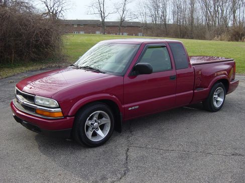 Used 2003 Chevrolet S10 Pickup image 1