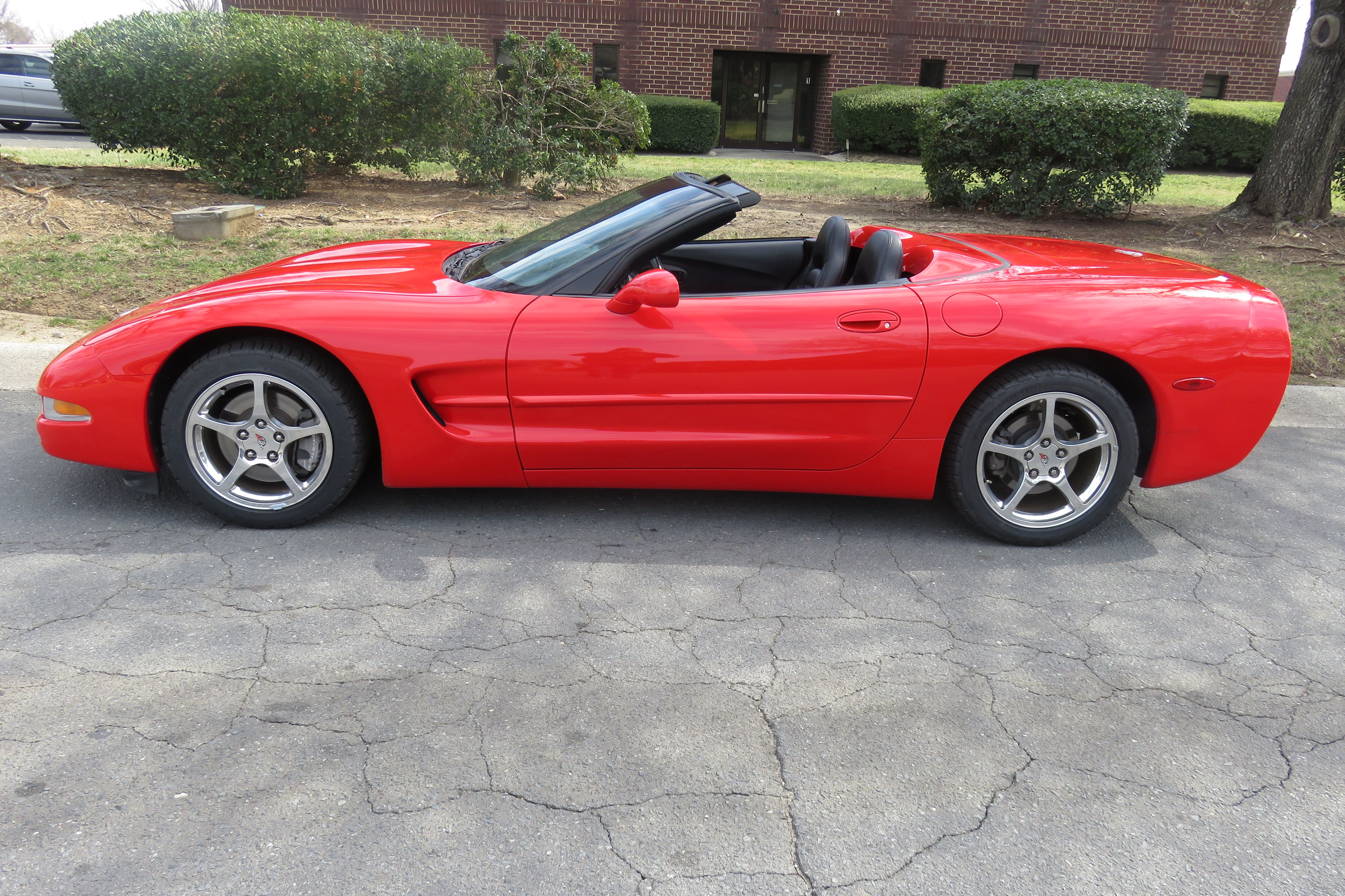 Used 2003 Chevrolet Corvette Convertible RWD image 2