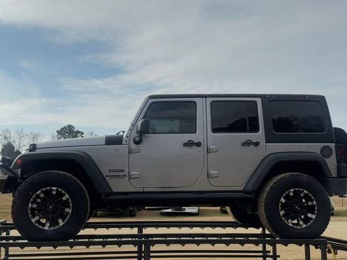 Used 2015 Jeep Wrangler 4xe Unlimited Sahara image 5
