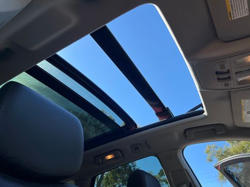 Used 2011 Cadillac SRX Performance image 22