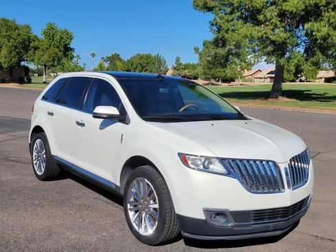 Used 2013 Lincoln MKX image 3