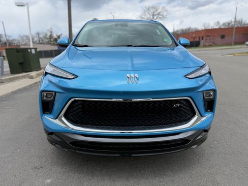 Used 2025 Buick Encore GX Sport Touring image 2