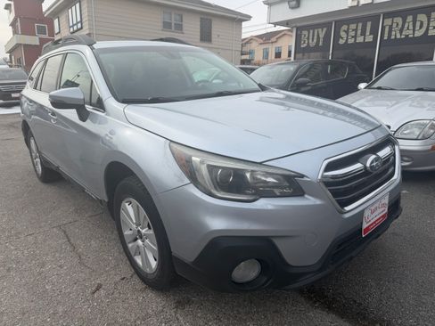 Used 2019 Subaru Outback 2.5i Premium image 4
