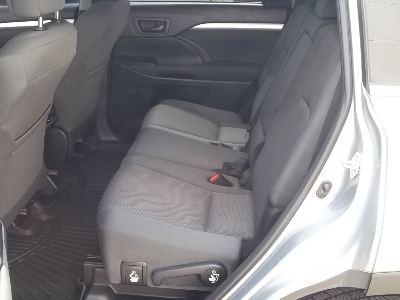 Used 2019 Toyota Highlander AWD V6 image 25