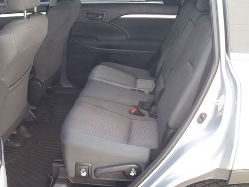 Used 2019 Toyota Highlander AWD V6 image 25