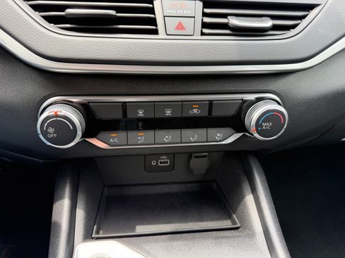 Used 2024 Nissan Altima 2.5 S FWD image 9
