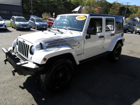 Used 2017 Jeep Wrangler Unlimited image 7