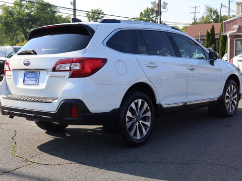 Used 2018 Subaru Outback 2.5i Touring AWD/4WD image 8