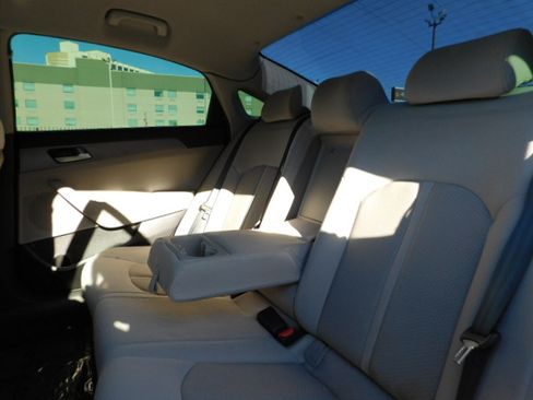 Used 2017 Hyundai Sonata SE FWD image 16