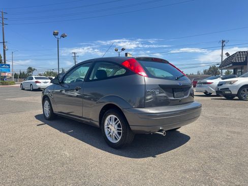 Used 2005 Ford Focus ZX3 Hatchback FWD image 5