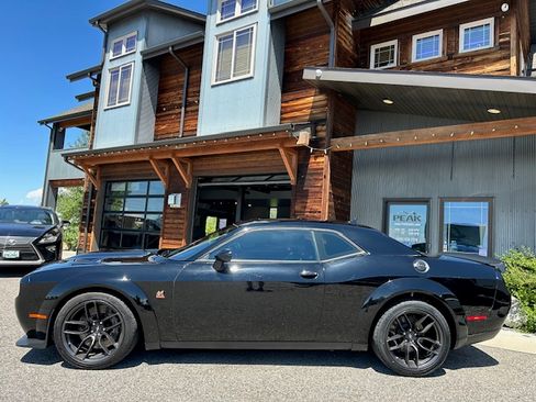 Used 2022 Dodge Challenger R/T Scat Pack RWD image 4