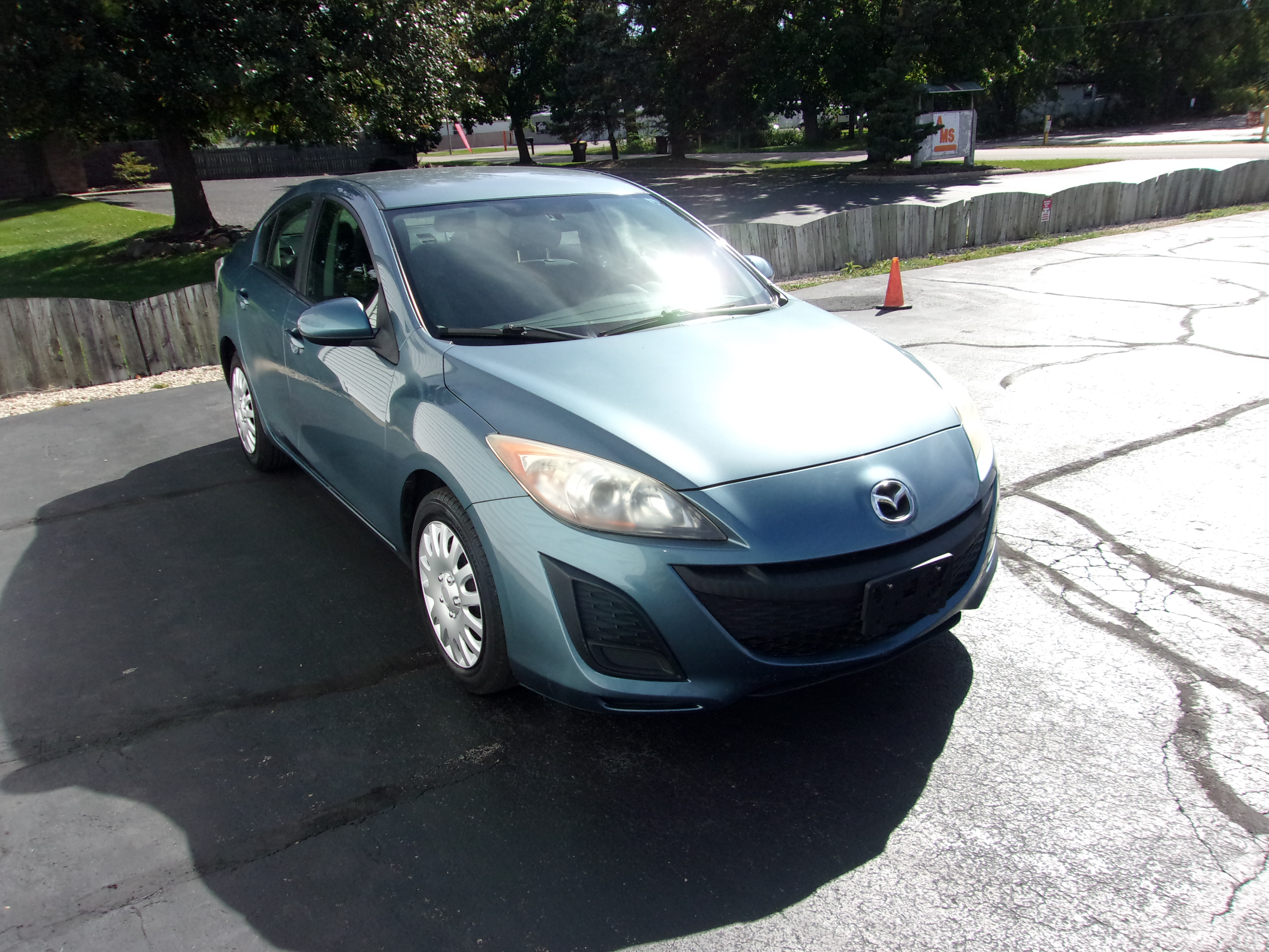 Used 2011 MAZDA MAZDA3 i Sport Sedan FWD image 2