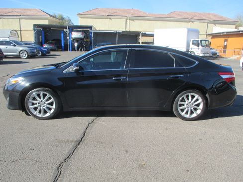 Used 2013 Toyota Avalon XLE Premium image 2