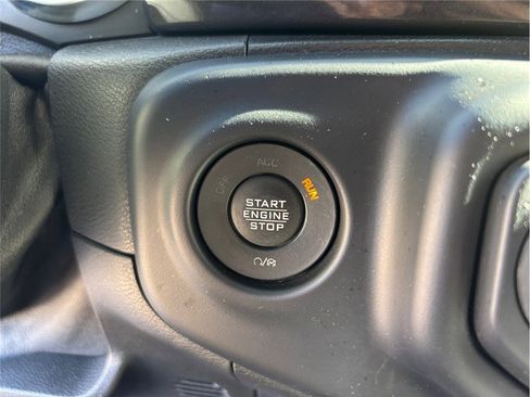 Used 2021 Jeep Wrangler Unlimited Sahara w/ Altitude image 24