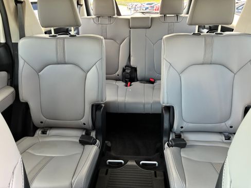 Used 2025 Honda Pilot EX-L image 18