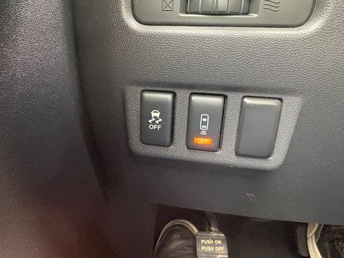 Used 2014 Nissan Titan 4x4 Crew Cab image 23