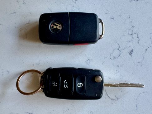 Used 2013 Volkswagen Beetle TDI Convertible FWD image 64