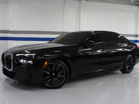 Used 2024 BMW i7 eDrive50 RWD image 2