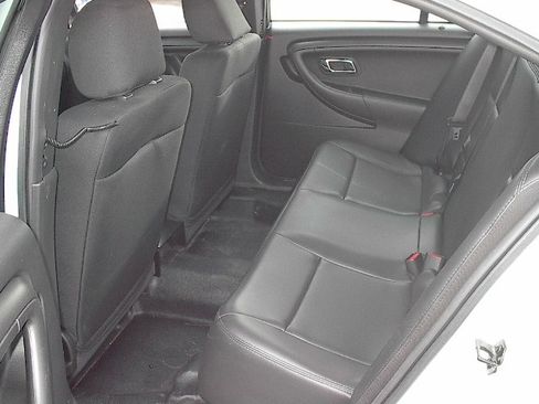 Used 2015 Ford Taurus image 12