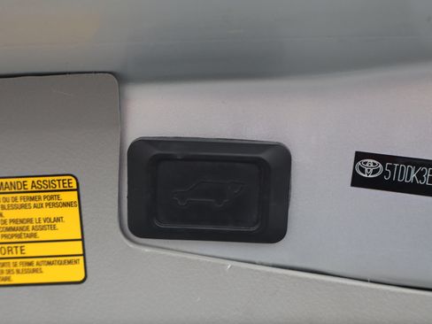 Used 2011 Toyota Highlander Limited image 35