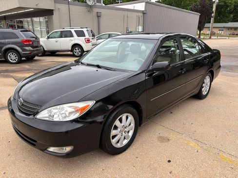 Used 2004 Toyota Camry V6 w/ XLE Premium Pkg FWD image 1