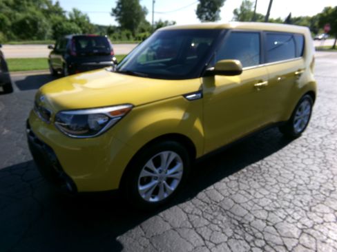 Used 2016 Kia Soul + FWD image 1