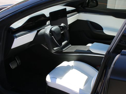 Used 2022 Tesla Model S Plaid AWD/4WD image 5