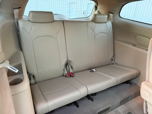 Used 2011 Buick Enclave CXL image 16