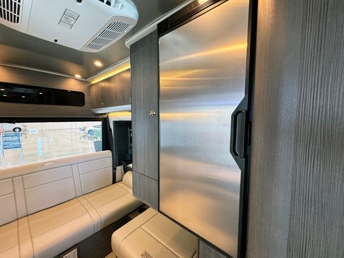 Used 2024 Mercedes-Benz Sprinter 2500 image 13