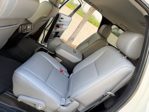 Used 2016 Toyota Sequoia Platinum image 21