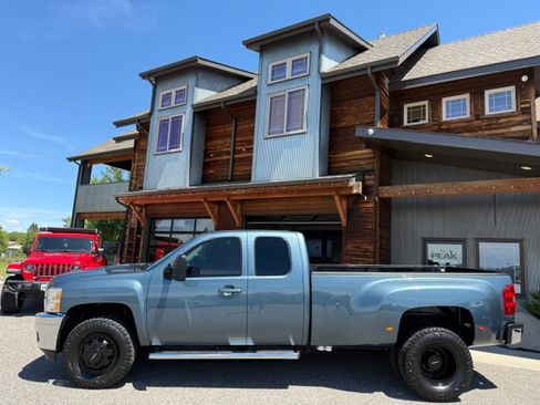 Used 2011 Chevrolet Silverado 3500 4x4 Extended Cab LTZ image 2