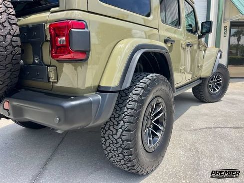 Used 2025 Jeep Wrangler Unlimited Rubicon AWD/4WD image 45