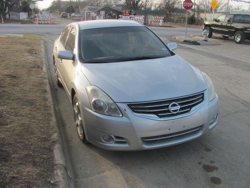 Used 2012 Nissan Altima image 2