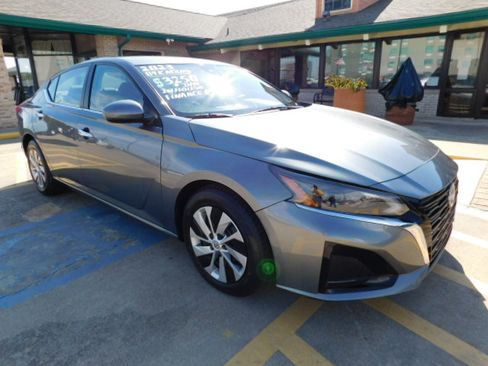Used 2023 Nissan Altima 2.5 S FWD image 2