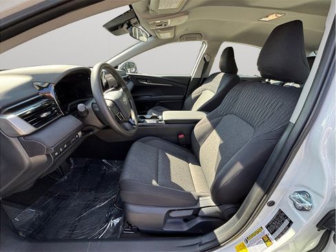 Used 2025 Toyota Camry LE image 2